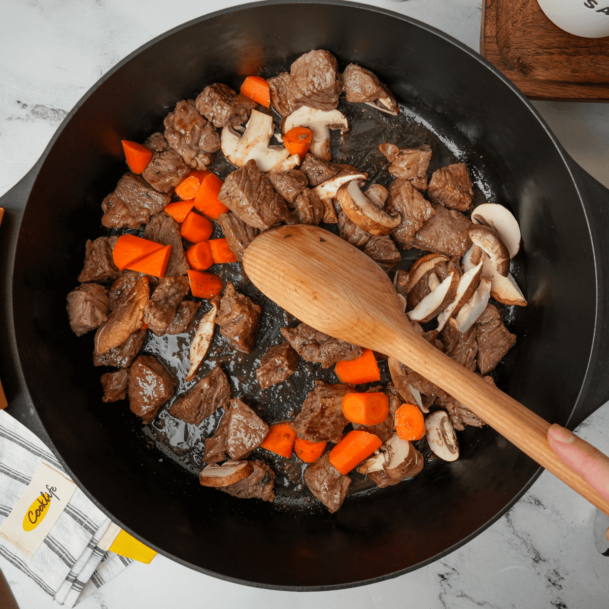 5.5 Quart Cast Iron Dutch Oven
